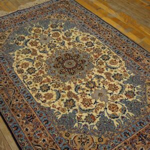 Antique Persian Isfahan Rug 3'7"Ã—5'4" Hand-Knotted, Central Persia - detail view 5