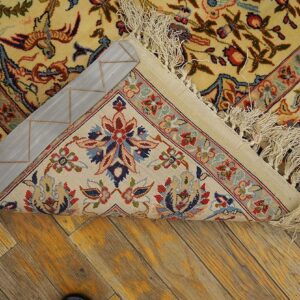 Antique Persian Isfahan Rug 3'6"Ã—5'6" Hand-Knotted, Central Persia - detail view 5
