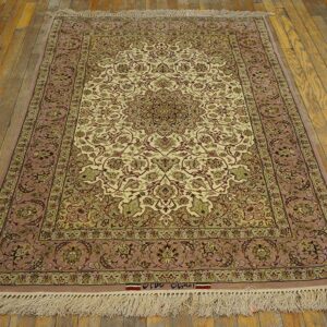 Antique Persian Isfahan Rug 3'5"Ã—5'3" Hand-Knotted, Central Persia - detail view 2