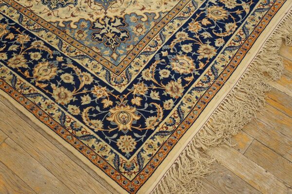 Antique persian isfahan rug 5'1"ã—7'4" hand-knotted, central persia - detail view 3