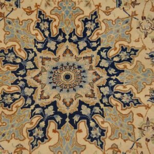 Antique Persian Isfahan Rug 5'1"Ã—7'4" Hand-Knotted, Central Persia - detail view 5