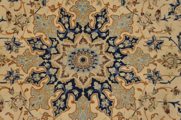 Antique persian isfahan rug 5'1"ã—7'4" hand-knotted, central persia - detail view 5