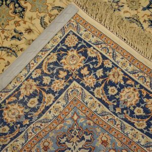Antique Persian Isfahan Rug 5'1"Ã—7'4" Hand-Knotted, Central Persia - detail view 6