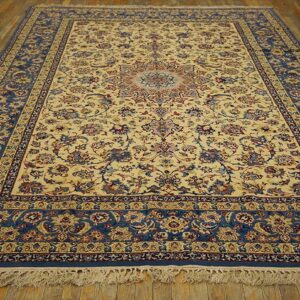 Antique Persian Isfahan Rug 7'×10'5" Hand-Knotted, Central Persia - detail view 1