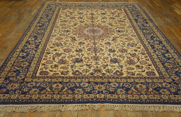 Antique persian isfahan rug 7'×10'5" hand-knotted, central persia - detail view 1