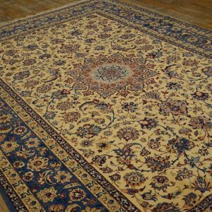 Antique Persian Isfahan Rug 7'×10'5" Hand-Knotted, Central Persia - detail view 3