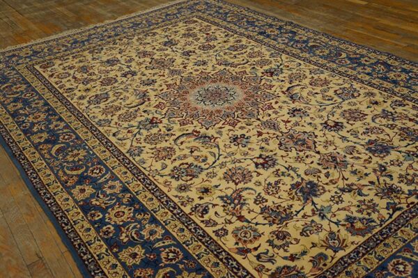 Antique persian isfahan rug 7'×10'5" hand-knotted, central persia - detail view 3