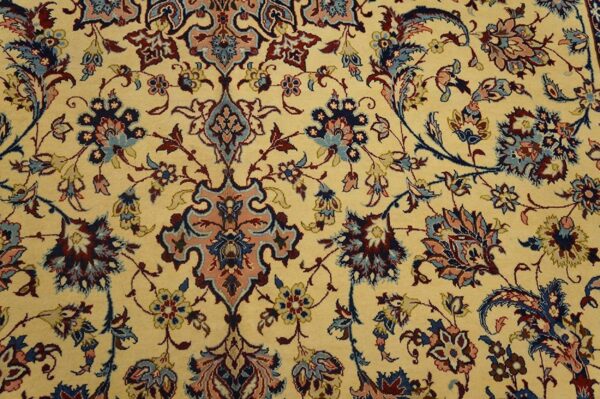 Antique persian isfahan rug 7'×10'5" hand-knotted, central persia - detail view 4