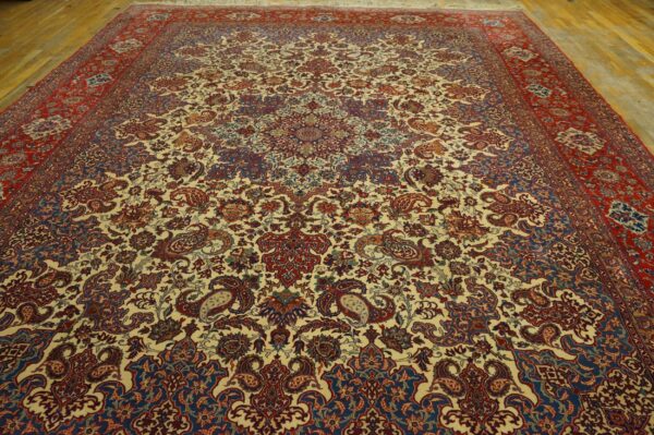 Antique persian isfahan rug, hand-knotted wool, central persia - detail view 5
