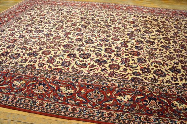 Antique persian isfahan rug, hand-knotted wool, central persia 2 Antique persian isfahan rug, hand-knotted wool, central persia - detail view 1