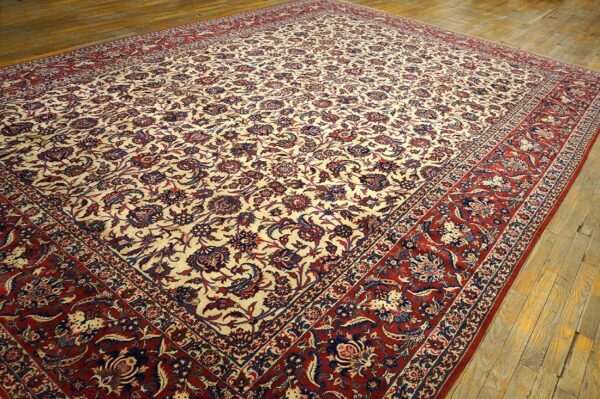 Antique persian isfahan rug, hand-knotted wool, central persia 3 Antique persian isfahan rug, hand-knotted wool, central persia - detail view 2