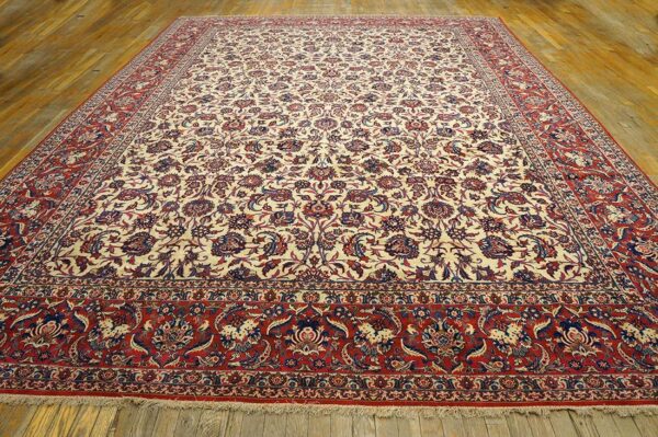 Antique persian isfahan rug, hand-knotted wool, central persia 4 Antique persian isfahan rug, hand-knotted wool, central persia - detail view 3