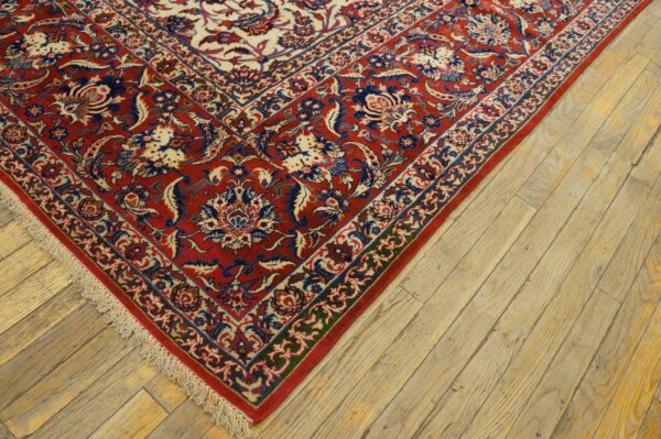 Antique persian isfahan rug, hand-knotted wool, central persia 5 Antique persian isfahan rug, hand-knotted wool, central persia - detail view 4
