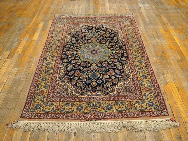 Antique persian isfahan rug, hand-knotted wool, central persia - detail view 1