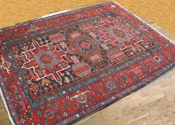 Antique persian karajeh carpet 4'6"×6' dark blue geometric, red border, circa 1930 - detail view 1