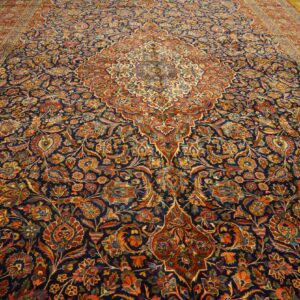 Antique Persian Kashan Rug, Hand-Knotted Wool - detail view 1