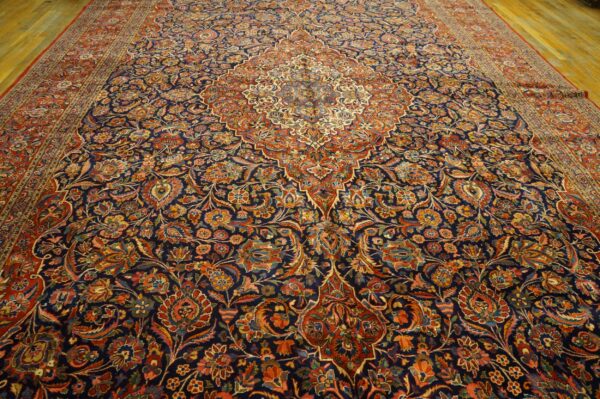 Antique persian kashan rug, hand-knotted wool 2 Antique persian kashan rug, hand-knotted wool - detail view 1