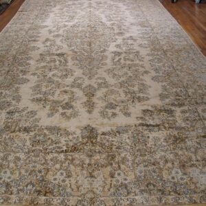 Antique Persian Kerman Rug 10'8"Ã—22' Ivory Field, Formal Medallion Design, 1930s - detail view 1