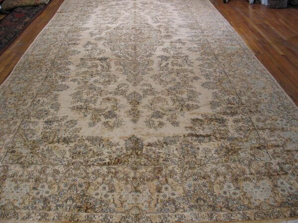 Antique persian kerman rug 10'8"ã—22' ivory field, formal medallion design, 1930s - detail view 1