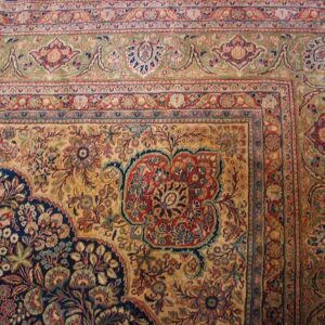 Antique Persian Qazvin Rug 9'10"×12'10" Hand-Knotted Wool - detail view 2