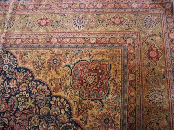 Antique persian qazvin rug 9'10"×12'10" hand-knotted wool 3 Antique persian qazvin rug 9'10"×12'10" hand-knotted wool - detail view 2