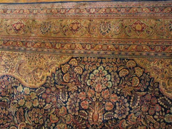 Antique persian qazvin rug 9'10"×12'10" hand-knotted wool 4 Antique persian qazvin rug 9'10"×12'10" hand-knotted wool - detail view 3