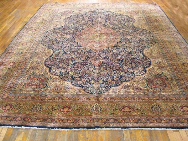 Antique persian qazvin rug 9'10"×12'10" hand-knotted wool 7 Antique persian qazvin rug 9'10"×12'10" hand-knotted wool - detail view 6