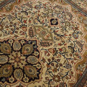 Antique Persian Qum Rug 4'8"×6'8" Hand-Knotted, Central Persia - detail view 4