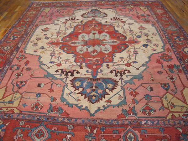 Antique persian serapi carpet 9'10"×11'10" ivory & red rust, medallion design, circa 1880 - detail view 1