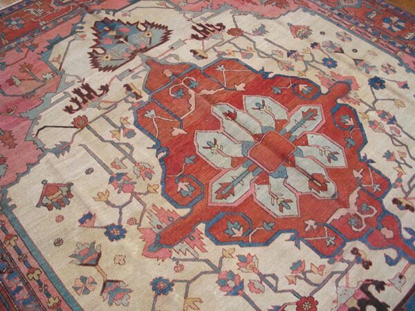 Antique persian serapi carpet 9'10"×11'10" ivory & red rust, medallion design, circa 1880 - detail view 4