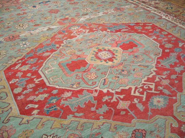 Antique persian serapi carpet 16'8"×24'10" sky blue & camel, circa 1890 - detail view 3