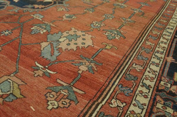 Antique persian serapi rug 10'6"×14'3" red medallion, 1890s - detail view 1