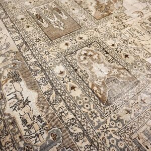 Antique Persian Tabriz Carpet, Late 19th Century, Hand-Knotted Wool - detail view 8