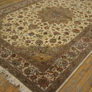 Antique Persian Tabriz Rug, Hand-Knotted Wool - detail view 3