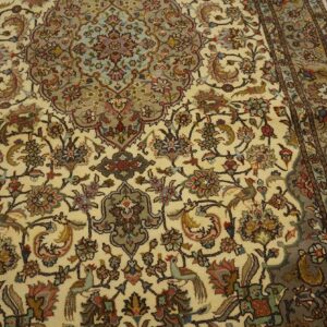 Antique Persian Tabriz Rug, Hand-Knotted Wool - detail view 1