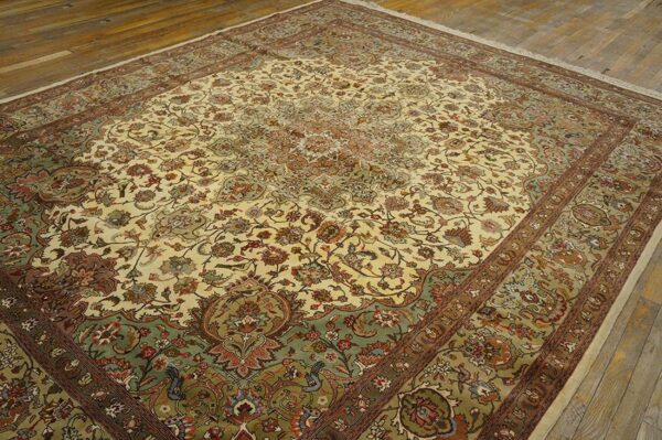 Antique persian tabriz rug 7'5"×10'5" hand-knotted wool - detail view 2
