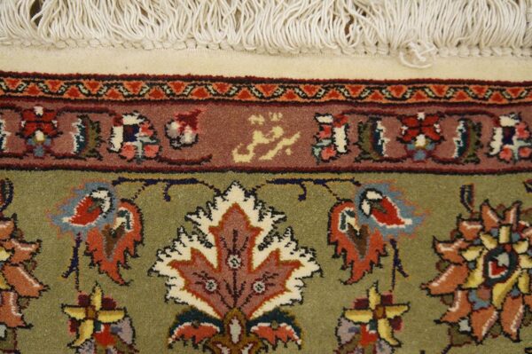 Antique persian tabriz rug 5'1"×8'7" hand-knotted wool - detail view 4