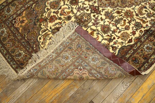 Antique persian tabriz rug, hand-knotted wool 5 Antique persian tabriz rug, hand-knotted wool - detail view 4