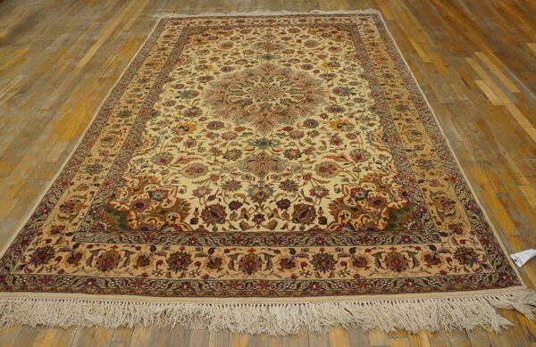 Antique persian tabriz rug 5'10"×9'4" hand-knotted wool - detail view 1