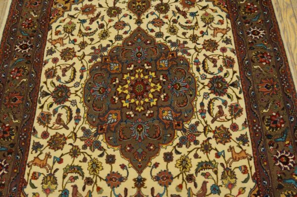 Antique persian tabriz rug, hand-knotted wool 2 Antique persian tabriz rug, hand-knotted wool - detail view 1