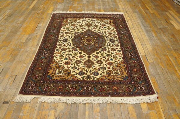Antique persian tabriz rug, hand-knotted wool 3 Antique persian tabriz rug, hand-knotted wool - detail view 2