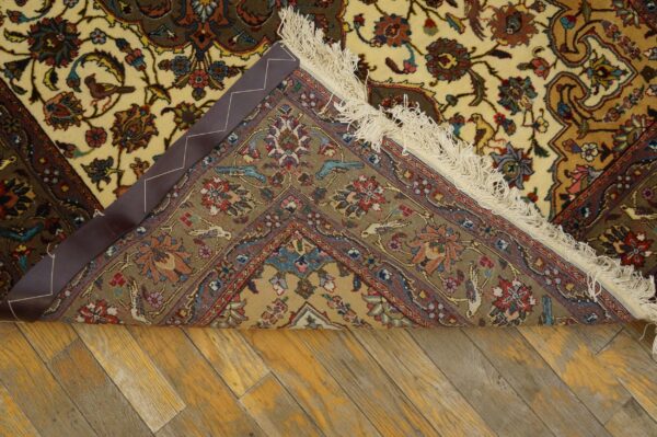 Antique persian tabriz rug, hand-knotted wool 4 Antique persian tabriz rug, hand-knotted wool - detail view 3