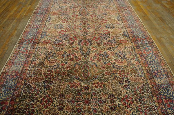 Antique s. E. Persian kirman gallery carpet 5'10"×17'10" beige field, blue border, circa 1920 - detail view 5