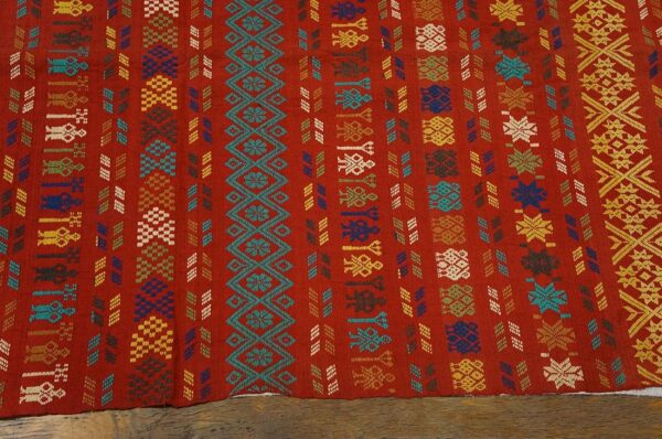 Antique swedish flat-weave carpet 5'10"×8'2" red field, yellow border, early 20th century, circa 1930 2 Antique swedish flat-weave carpet 5'10"×8'2" red field, yellow border, early 20th century, circa 1930 - detail view 1