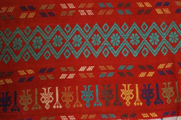 Antique swedish flat-weave carpet 5'10"×8'2" red field, yellow border, early 20th century, circa 1930 4 Antique swedish flat-weave carpet 5'10"×8'2" red field, yellow border, early 20th century, circa 1930 - detail view 3