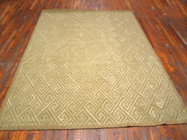 Contemporary american hooked rug — beige geometric pattern - detail view 1