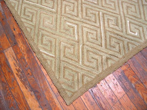 Contemporary american hooked rug — beige geometric pattern - detail view 3