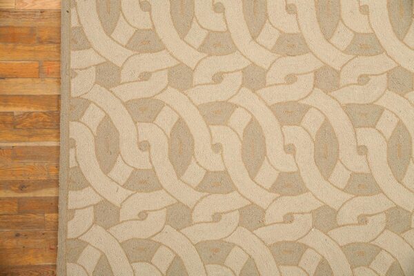 Contemporary american hooked rug 10'ã—14' â€” beige interlocking circle pattern - detail view 2