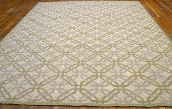 Contemporary american hooked rug 9'ã—12' â€” beige & ivory interlocking geometric - detail view 1