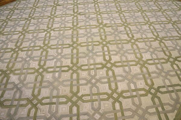 Contemporary american hooked rug 9'ã—12' â€” beige & ivory interlocking geometric - detail view 2
